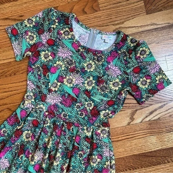 lularoe skater dress NWT LuLaRoe Nicole Skater Dress Size XS Vibrant Colors Lovely Print NEW